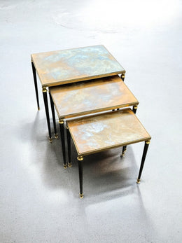 Tables gigognes en laiton et verre eglomisé