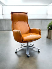 Fauteuil de « direction » en cuir camel