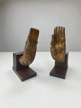 Serres livres mains Bouddha