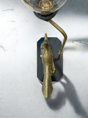 Majestueuse ancienne lampe oiseau en laiton