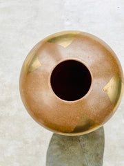 Vase en céramique camel et doré