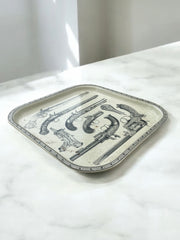 Plateau métallique pistolets de Piero Fornasetti années 60
