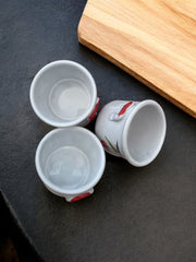 Six bols ou pots cerise en terre-cuite