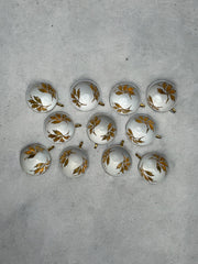 Service à café végétal doré et assiettes à dessert - 35 pièces