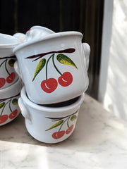 Six bols ou pots cerise en terre-cuite