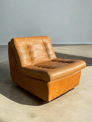 Chauffeuse en cuir cognac 1960