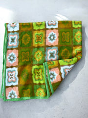 Couverture/plaid/couvre-lit vert et orange fleurs seventies