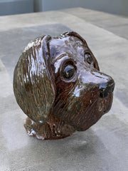 Tête de chien en terre cuite