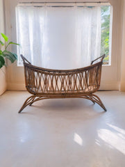 Berceau en rotin vintage